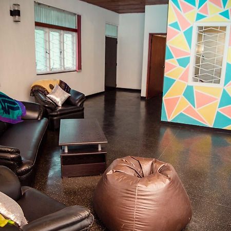 קולומבו Tuk Tuk Hostels מראה חיצוני תמונה