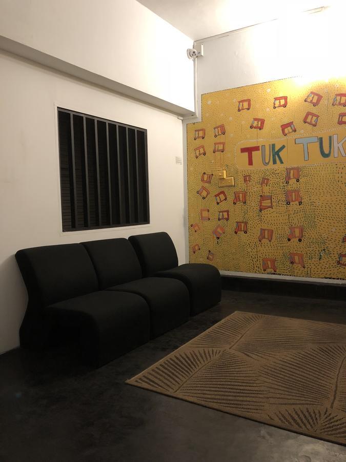 קולומבו Tuk Tuk Hostels מראה חיצוני תמונה